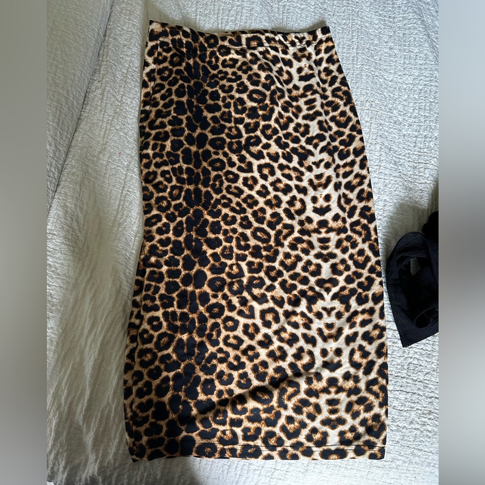 Very cute pin skirt.